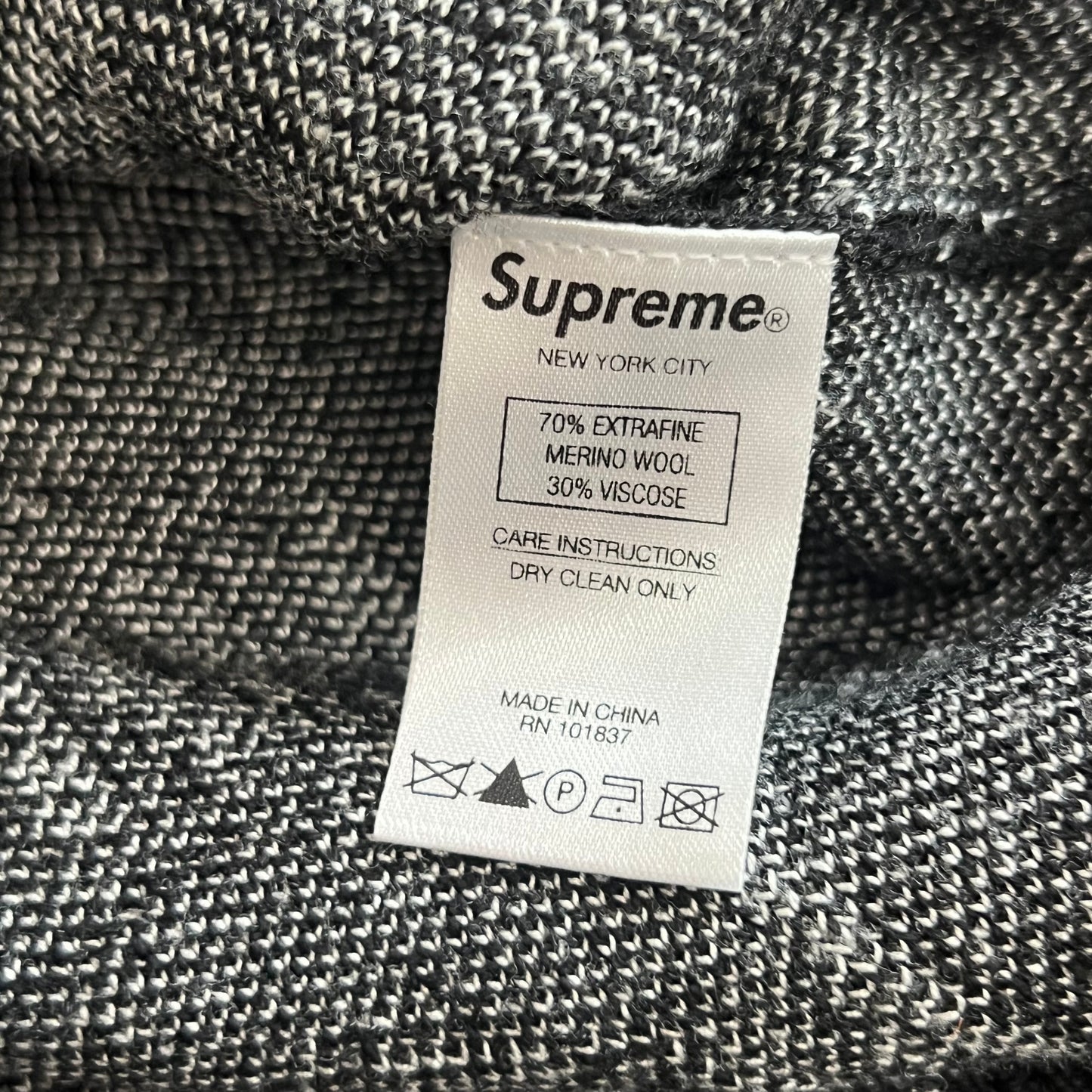 Supreme Newsprint Knit Sweater AW18 SZ M